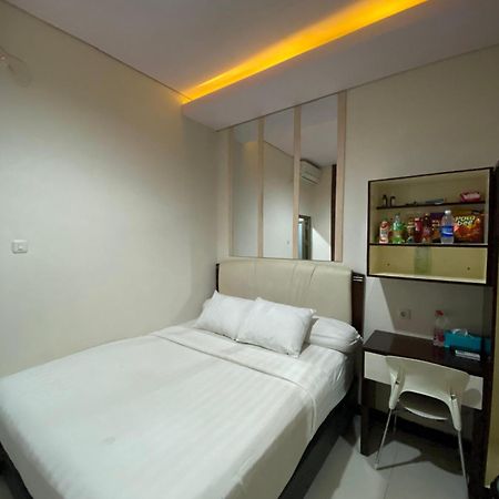 Dekost Madiun Hotel ภายนอก รูปภาพ