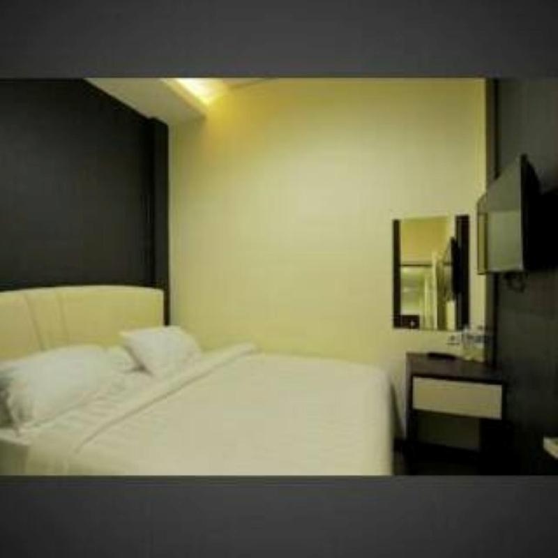 Dekost Madiun Hotel ภายนอก รูปภาพ