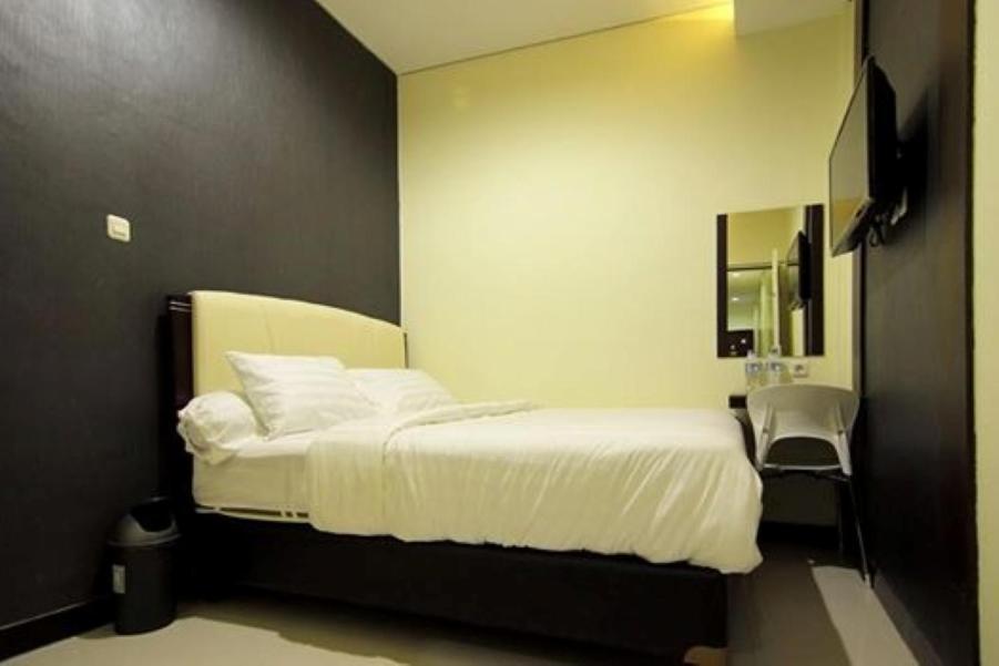 Dekost Madiun Hotel ภายนอก รูปภาพ