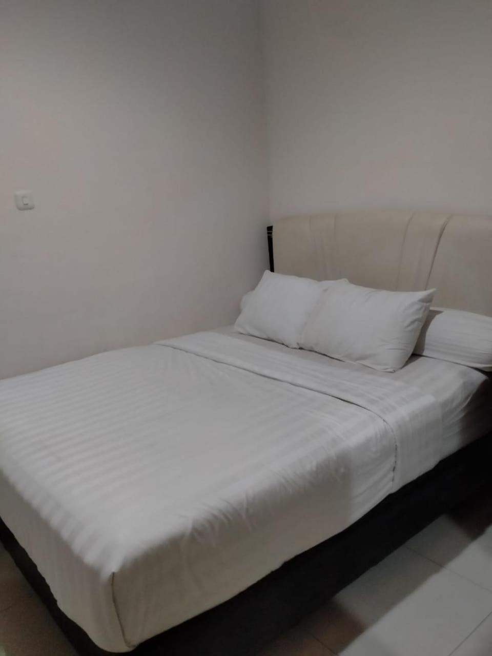 Dekost Madiun Hotel ภายนอก รูปภาพ