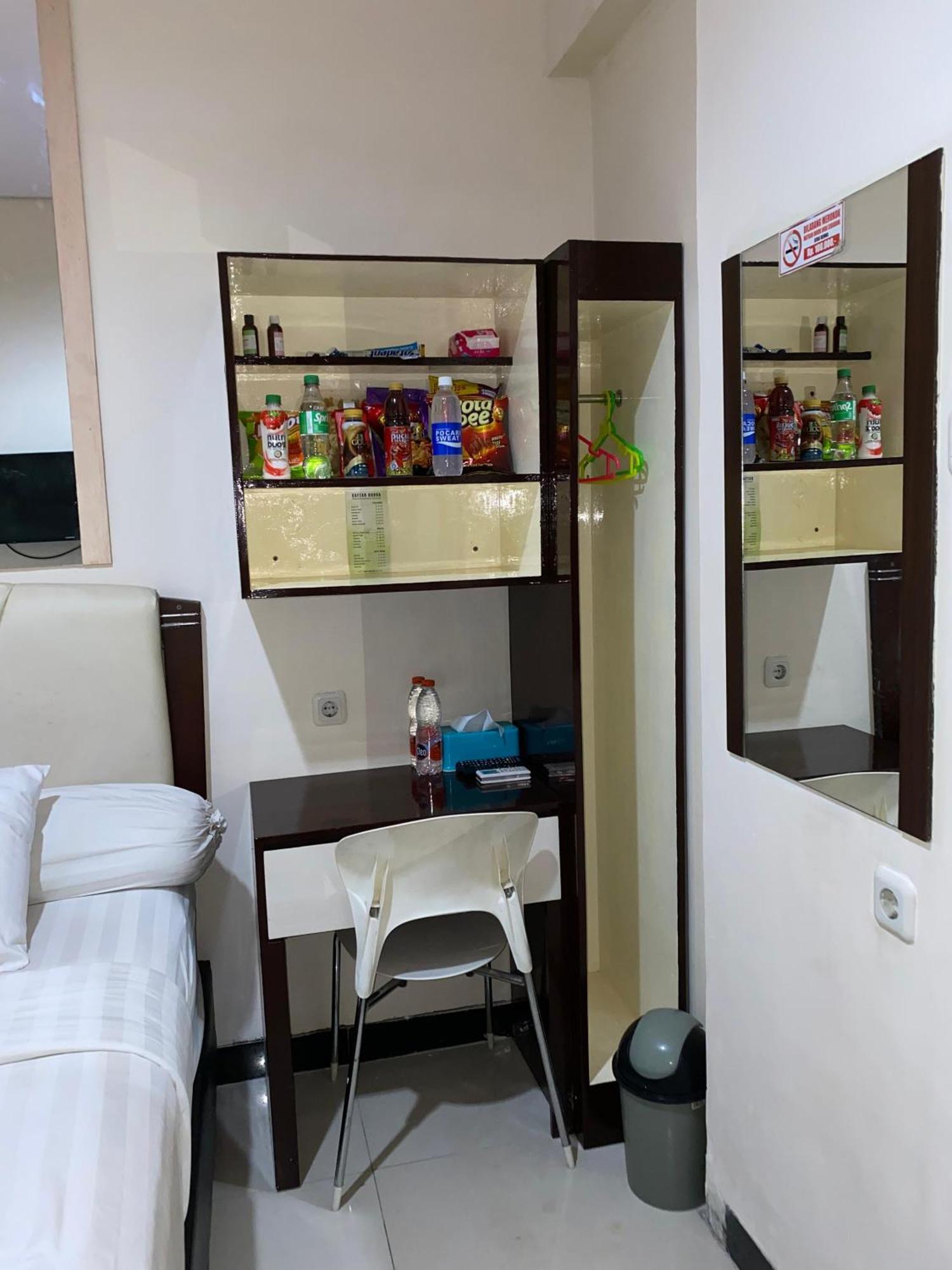 Dekost Madiun Hotel ภายนอก รูปภาพ